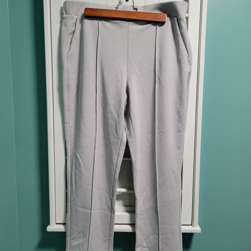 Banana Republic Soft Gray Rayon Blend Pants.  Size Medium